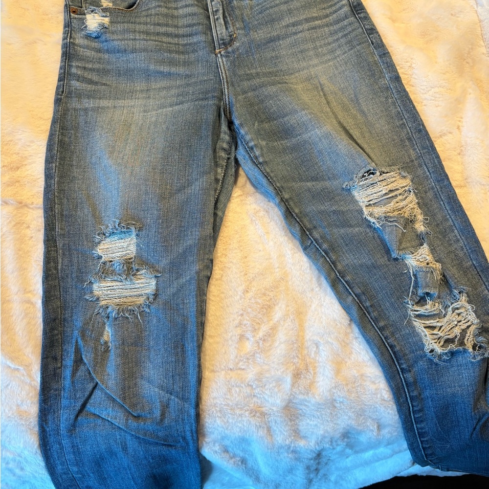 Blue Boyfriend Distressed Jeans with Rips and Vintage Wash